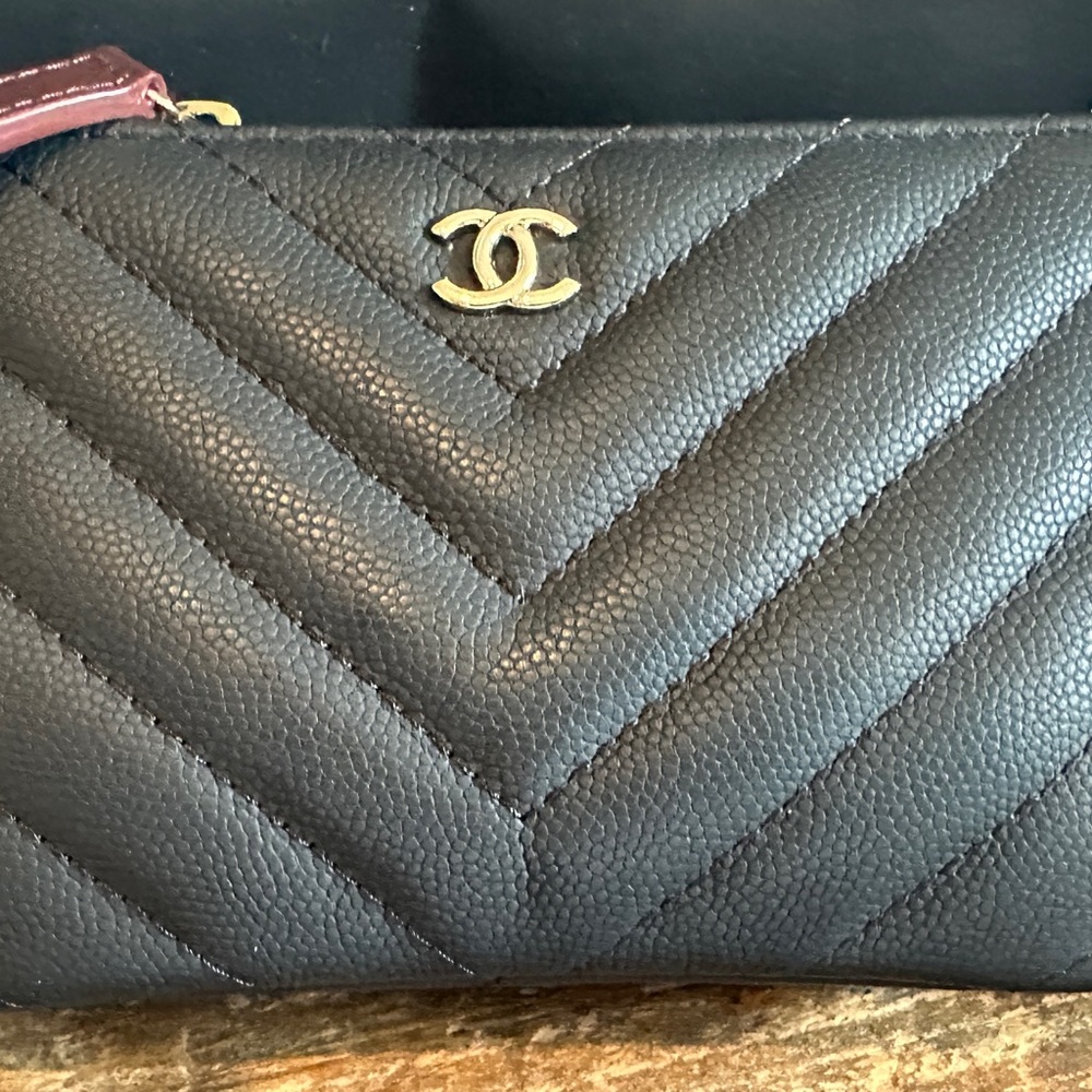 CHANEL Caviar Quilted O-Case - Picture 5 of 10